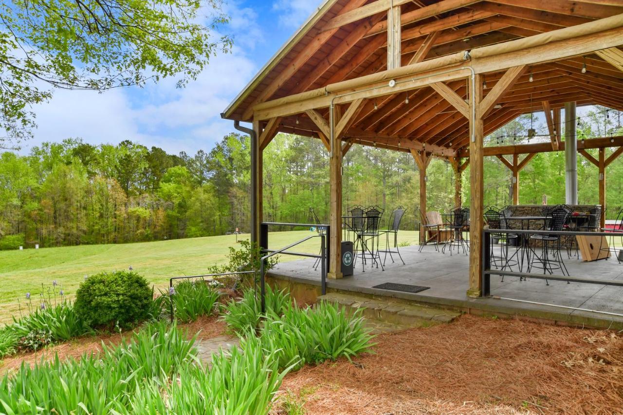 The Farmhouse Inn Buckhead Bagian luar foto